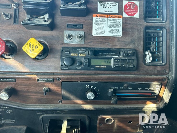 1996-freightliner-fld120-image-64