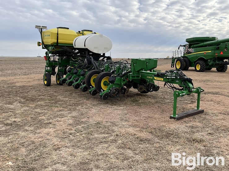 2021-john-deere-1775nt-image-3