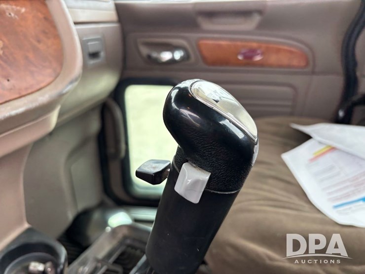 peterbilt-378-image-52