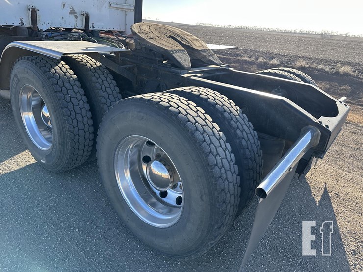 2014-peterbilt-386-image-11