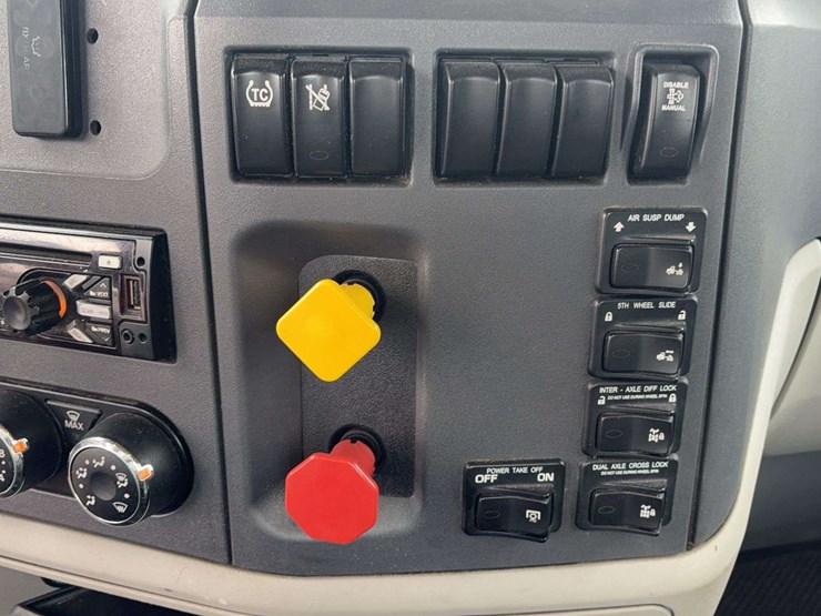 2018-peterbilt-579-image-49