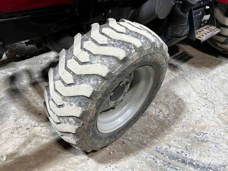 2017-massey-ferguson-1754-image-12