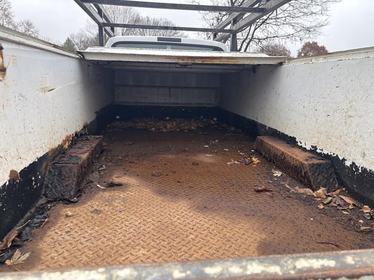 ford-f350-xl-image-16