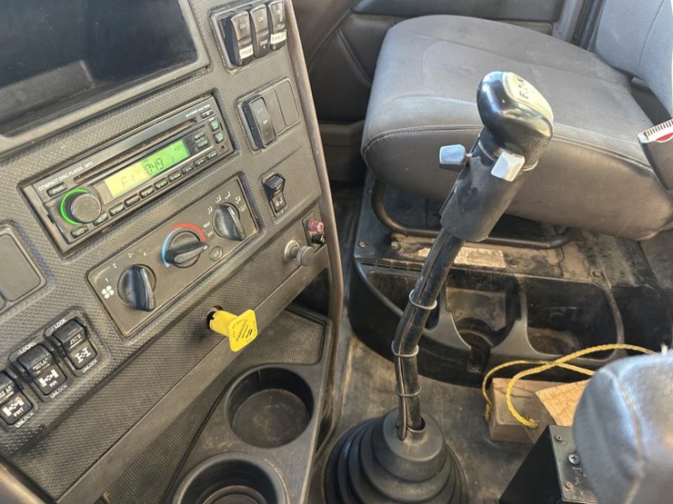 2017-international-hx615-image-50