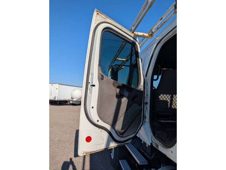 freightliner-108sd-image-26