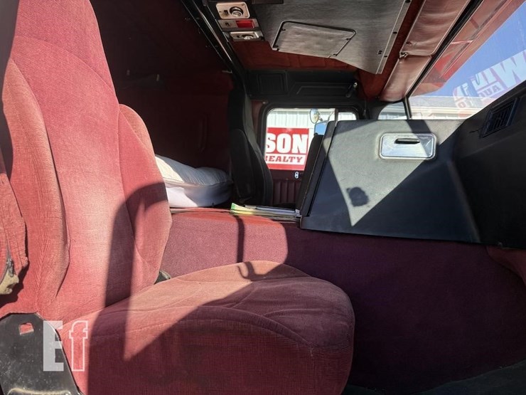 1985-peterbilt-362-image-20