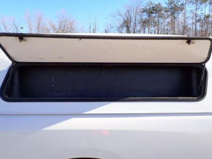 ram-1500-slt-image-40