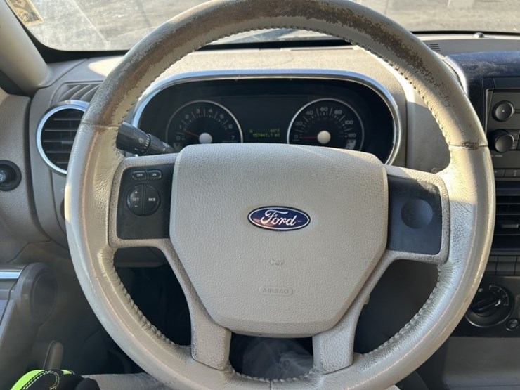 2007-ford-explorer-xlt-image-24