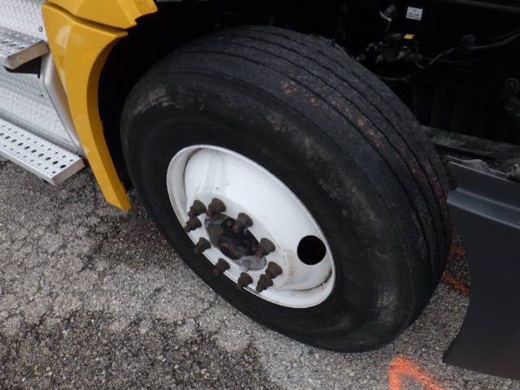 2019-freightliner-cascadia-126-image-25