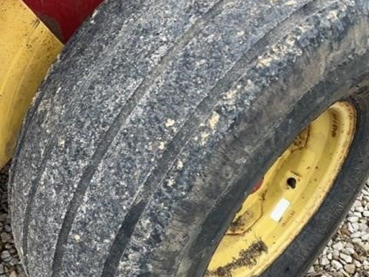 new-holland-660-image-23