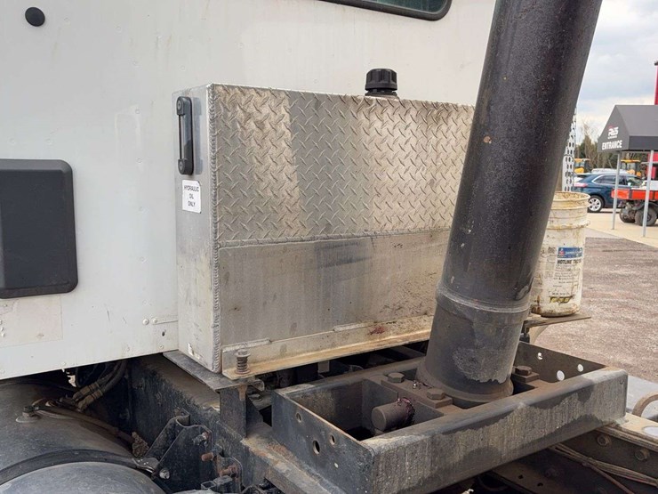 2017-kenworth-t880-image-63