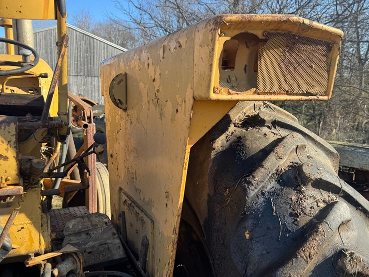 minneapolis-moline-m670-image-30