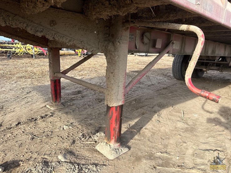 2008-meyers-boss-9136t-silage-trailer-image-18