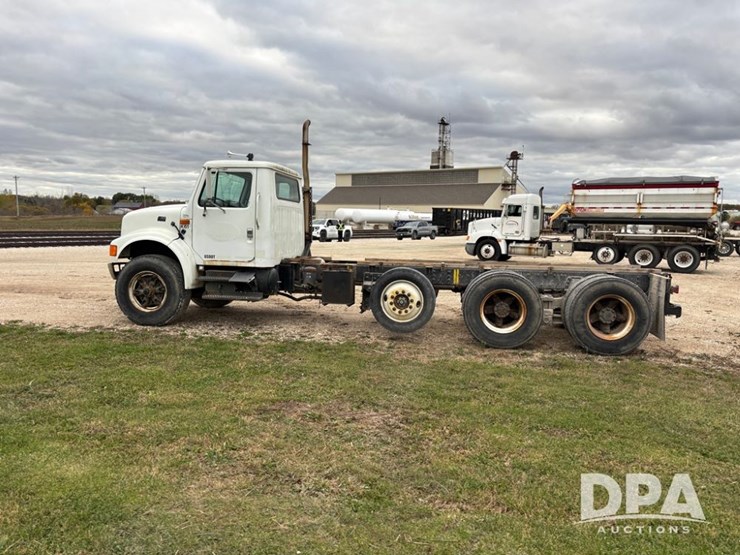 international-4900-image-13