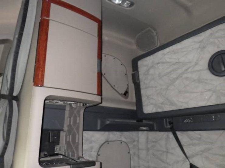 freightliner-cascadia-125-image-23