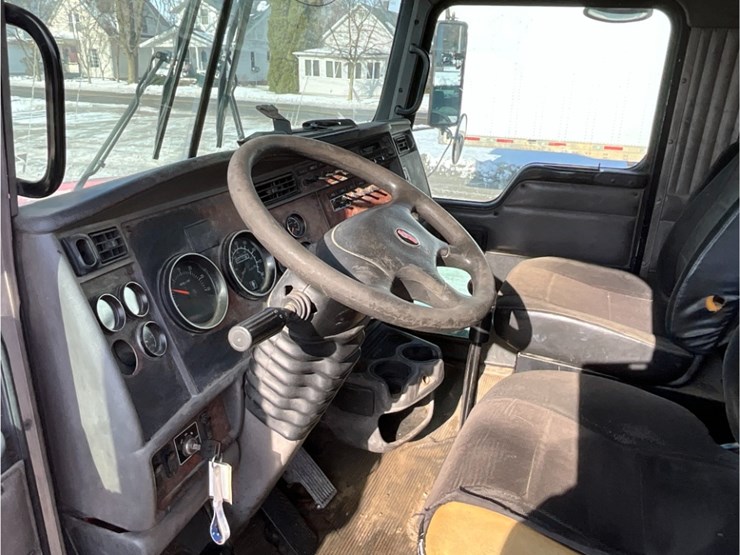 2005-kenworth-t800-image-18