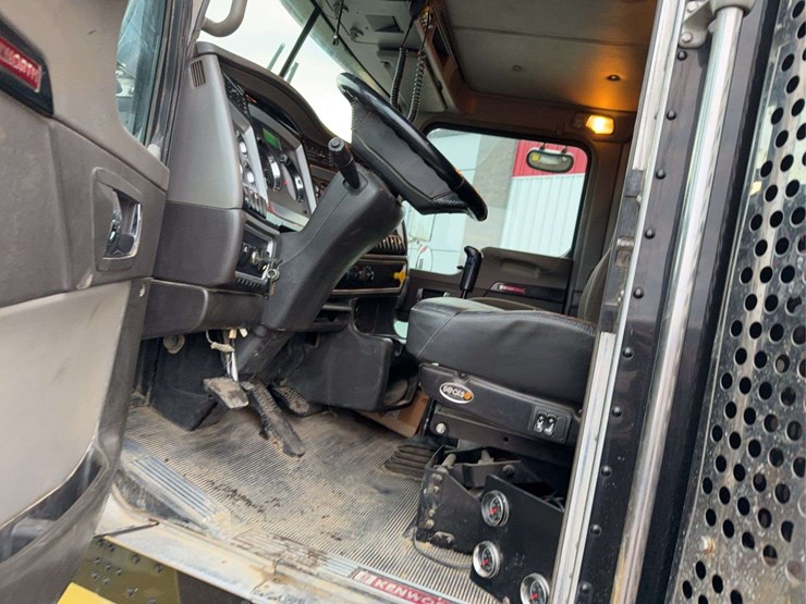2010-kenworth-t800-image-89