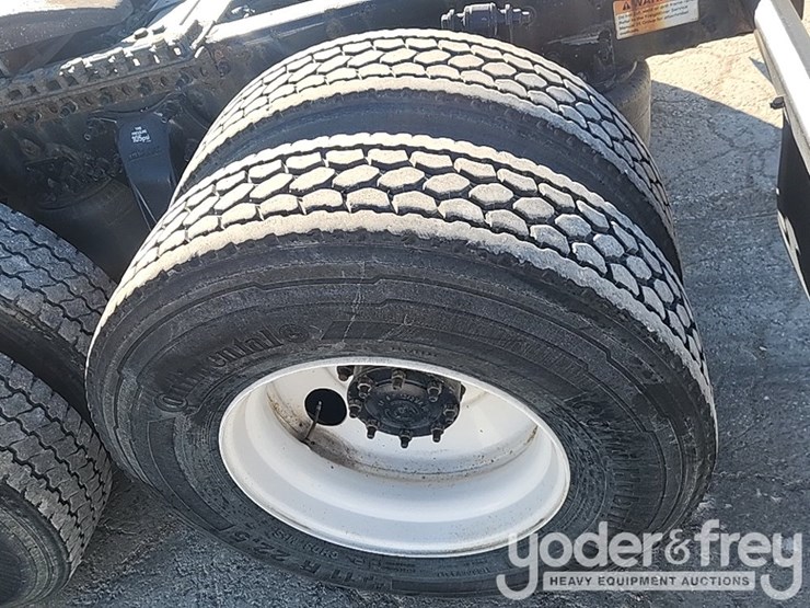 2018-freightliner-cascadia-125-image-11