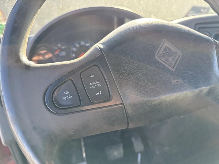 2005-international-durastar-4300-image-76