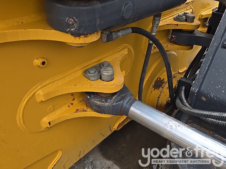 2019-deere-850l-lgp-image-38