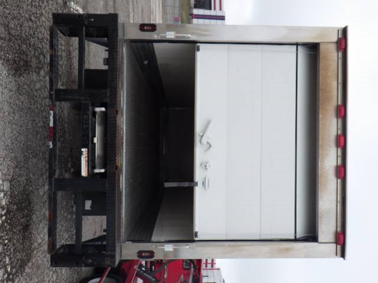 freightliner-m2-106-image-9