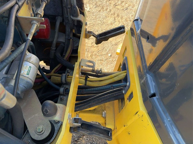 2016-bomag-bw120-image-11