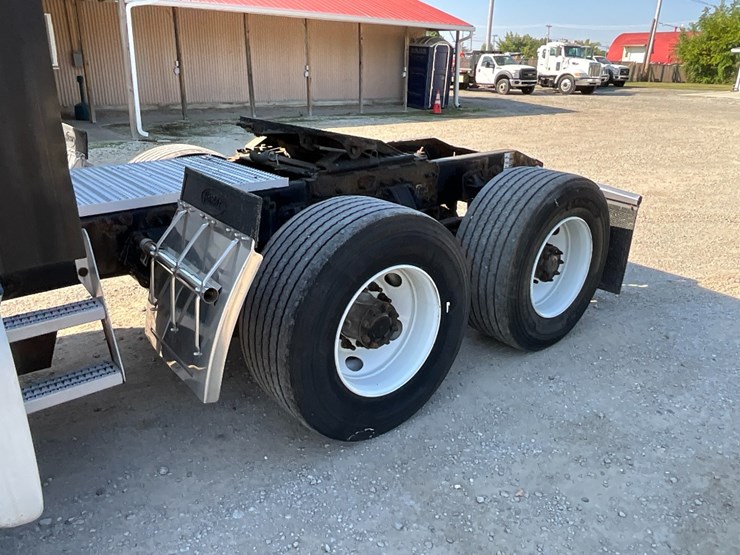 2014-peterbilt-579-image-17