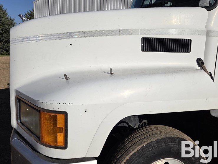 2002-mack-ch613-image-9