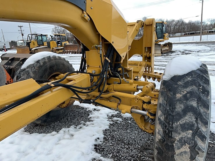 caterpillar-120m-image-9