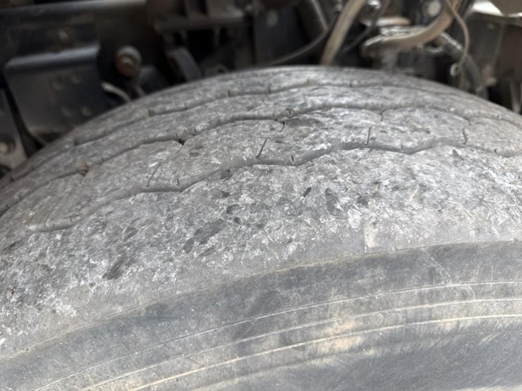 2005-peterbilt-320-image-67