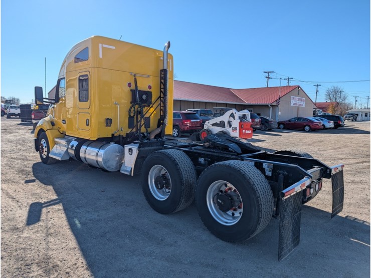 2020-kenworth-t680-image-11
