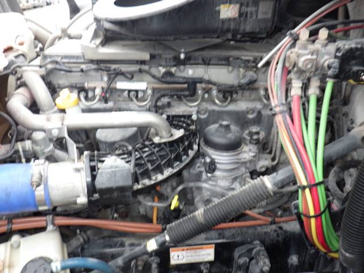 2019-freightliner-cascadia-126-image-25