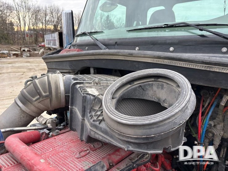 peterbilt-579-image-46