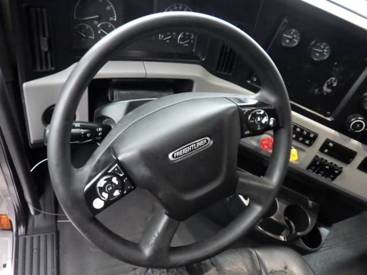 2019-freightliner-cascadia-126-image-20