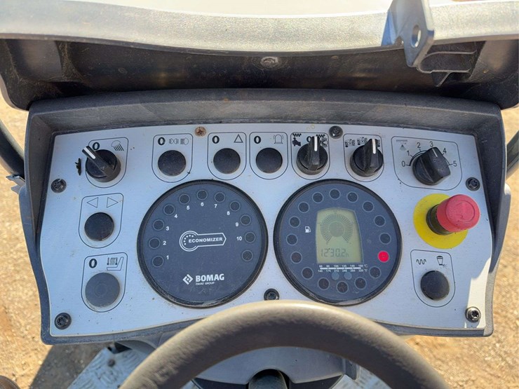 2016-bomag-bw120-image-18