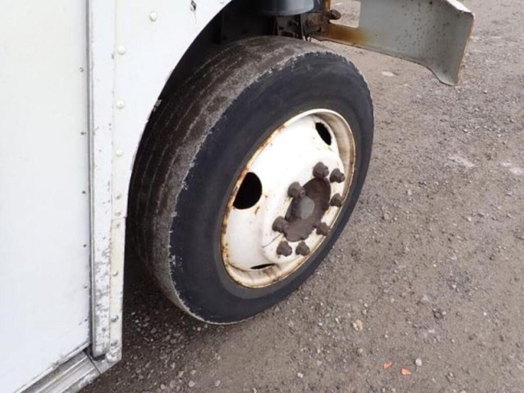 2015-freightliner-mt55-image-35