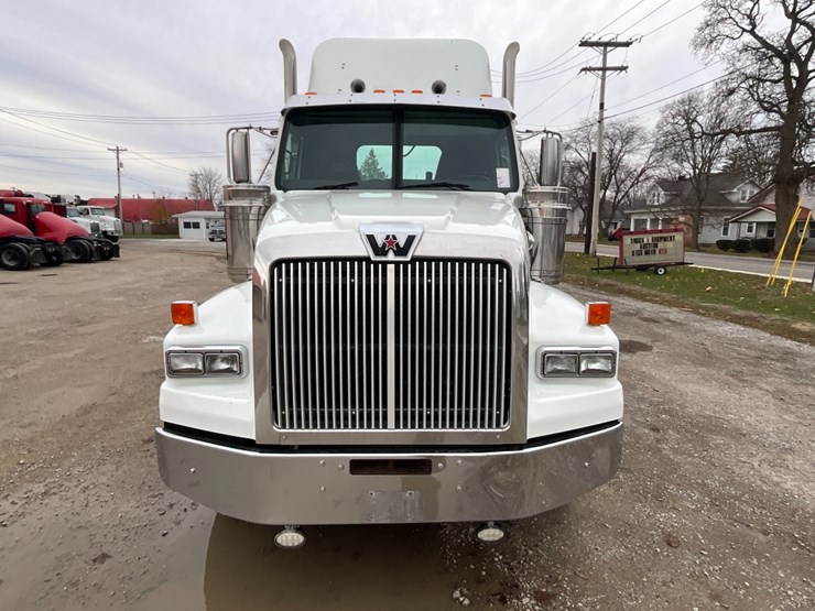2015-western-star-4900sa-image-3
