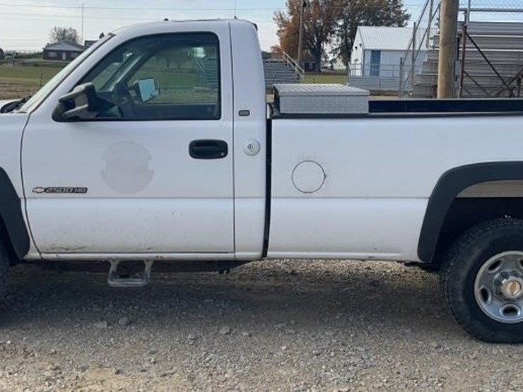 2003-chevrolet-silverado-2500-image-1