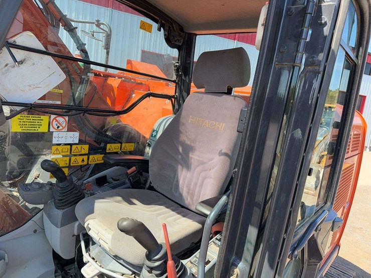 hitachi-225-excavator-image-49