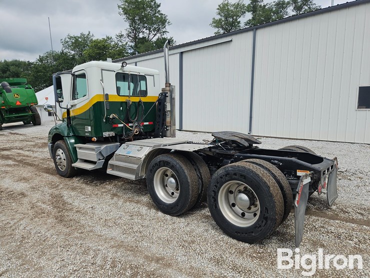 2009-freightliner-columbia-112-image-7