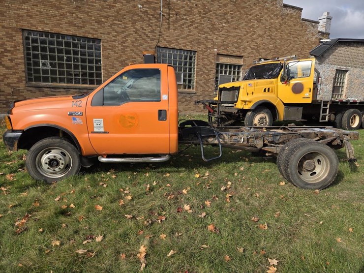 ford-f550-xl-image-2