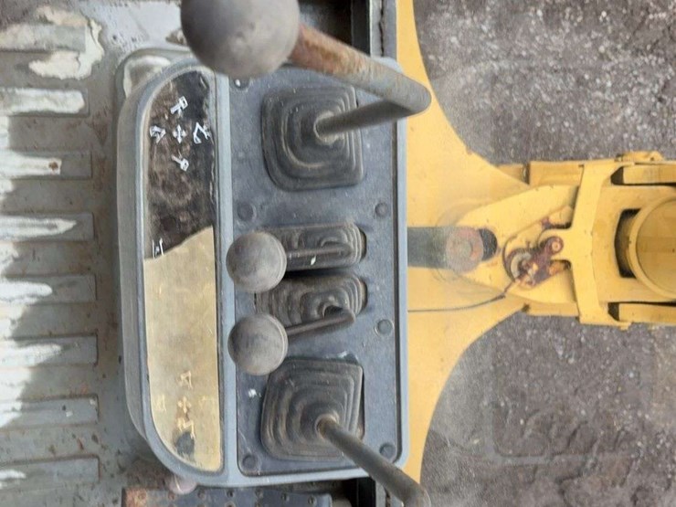 caterpillar-416c-image-35