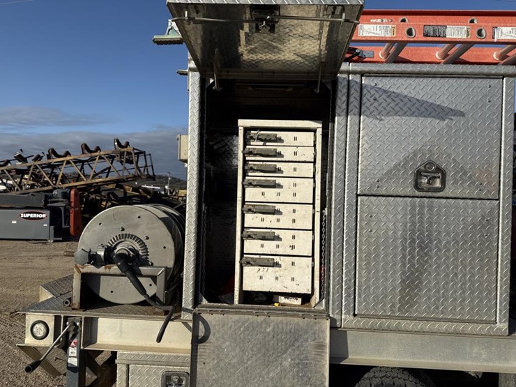 2006-ford-f550-image-49