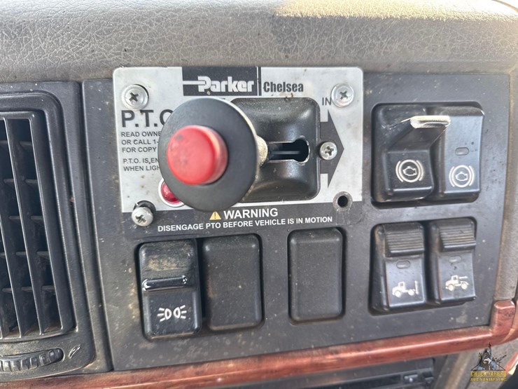 2007-volvo-vnl-semi-truck-image-12