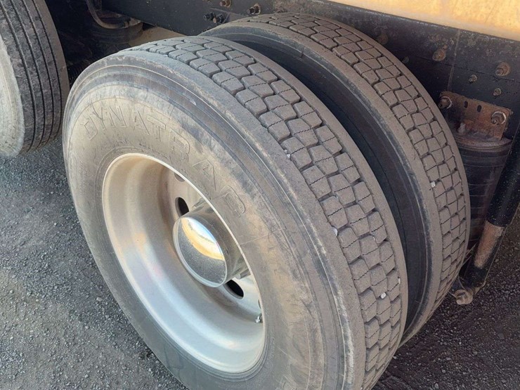 2010-international-lf517-lone-star-dump-truck-image-6