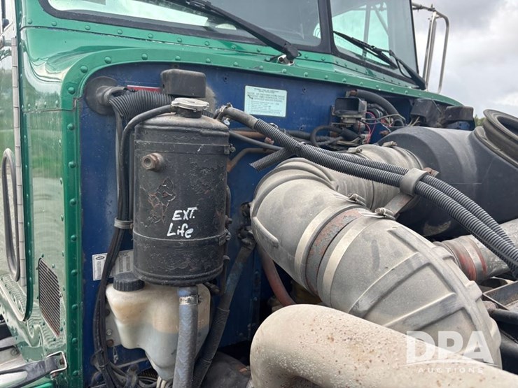 peterbilt-385-image-34