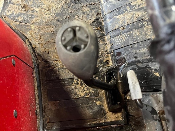 massey-ferguson-4708-image-39