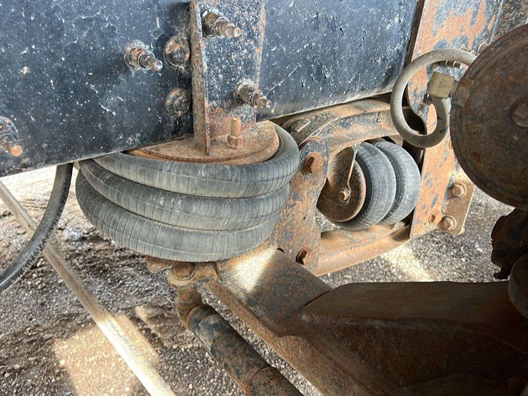 2018-mack-gu-granite-6-axle-dump-truck-image-21