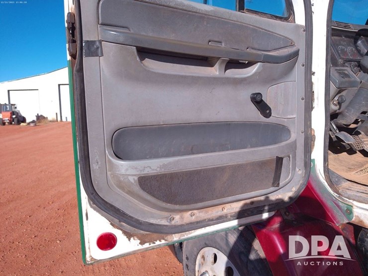 2007-freightliner-columbia-112-image-19