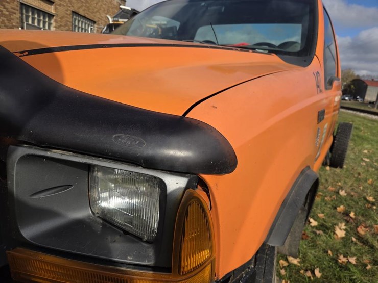 ford-f550-xl-image-12